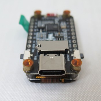 ESP32-C6 Development Board with 1.47-Inch LCD Display